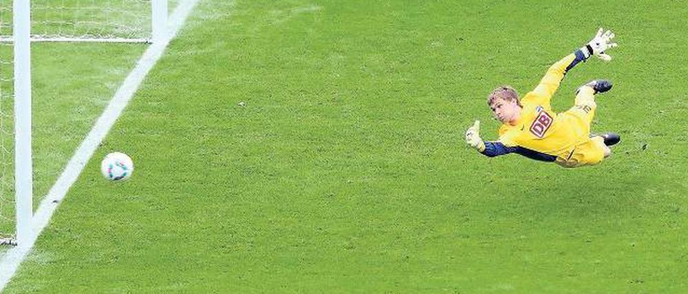 Rein oder raus: Das ist für Hertha BSC dieser Tage ganz gewiss nicht nur eine philosophisch völlig überhöhte Frage. Der Existenzkampf ist real - mit etwas Pech steht der Verein nach der Relegation am Abgrund. 