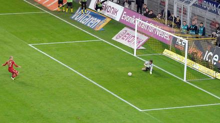 Arjen Robbens Elfmeter-Fehlschuss in Dortmund entschied die Titelkampf vorzeitig zugunsten des BVB.