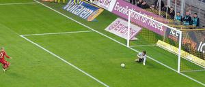 Arjen Robbens Elfmeter-Fehlschuss in Dortmund entschied die Titelkampf vorzeitig zugunsten des BVB.