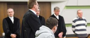 Vor Gericht. Ein Krankenpfleger muss sich wegen sexuellen Missbrauchs dreier Jungen verantworten. Er hat die Taten gestanden.