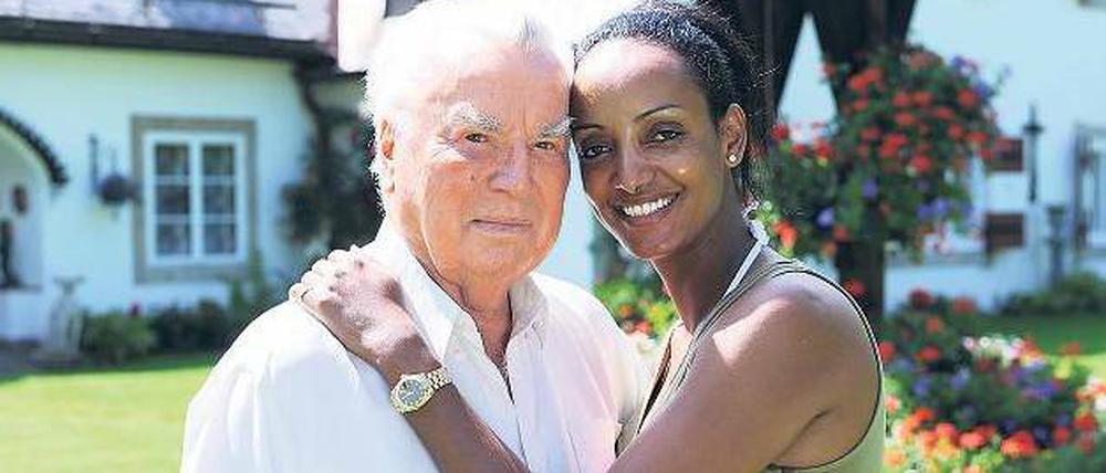 Bruno H. Schuster und seine 64 Jahre jüngere Frau Meharit.