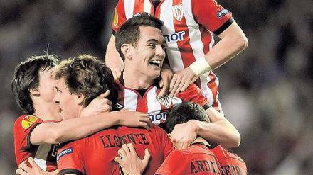 Dauerjubel. Athletic Bilbao feiert den Erfolg über Sporting Lissabon im Halbfinale der Europa League. Die spanischen Mannschaften dominieren in dieser Saison den Kontinent, gegen ihre Passarien kommt niemand in Europa an. 