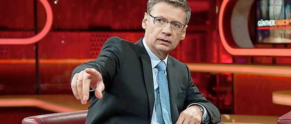 Günther Jauch muss sich in seiner Sendung am Sonntagabend gegen einen unliebsamen Zwischenrufer wehren.