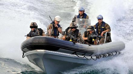 Deutsche Marine-Soldaten in Dschibuti beim Einsatz auf einem Schnellboot (Archivbild von 2008).