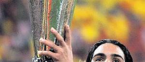 Hoch das Ding! Falcao, zweifacher Torschütze beim Sieg von Atletico. Foto: dpa