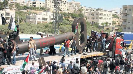 Der Weg zurück ist versperrt. Der „Key of Return“, Symbol der in Flüchtlingslagern lebenden Palästinenser, auf seinem Weg vom Aida Refugee Camp bei Bethlehem zur Bienale in Berlin.