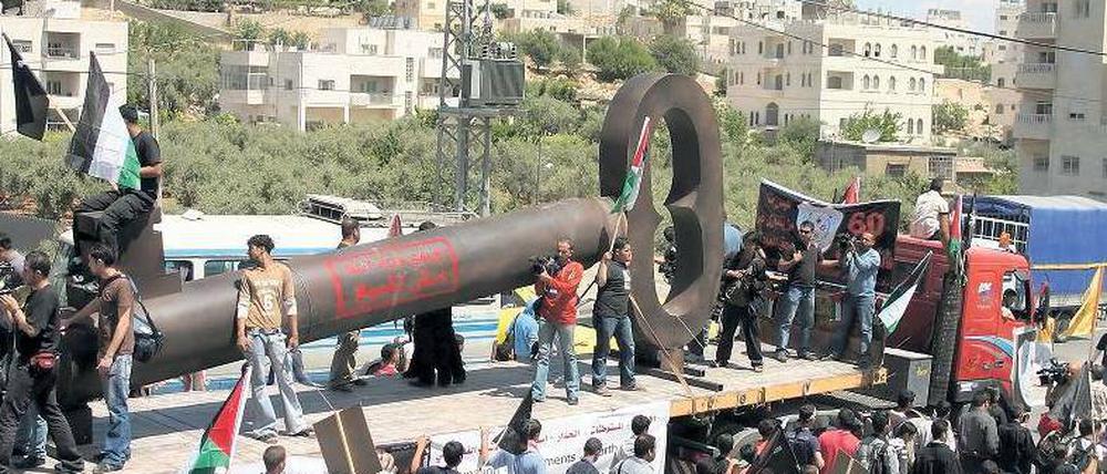 Der Weg zurück ist versperrt. Der „Key of Return“, Symbol der in Flüchtlingslagern lebenden Palästinenser, auf seinem Weg vom Aida Refugee Camp bei Bethlehem zur Bienale in Berlin.