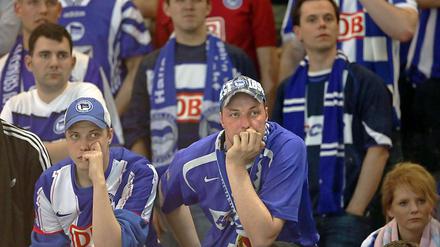 Fassungslosigkeit bei den Fans nach dem Hinspiel: Hertha verliert im Olympiastadion 1:2 gegen die Fortuna.