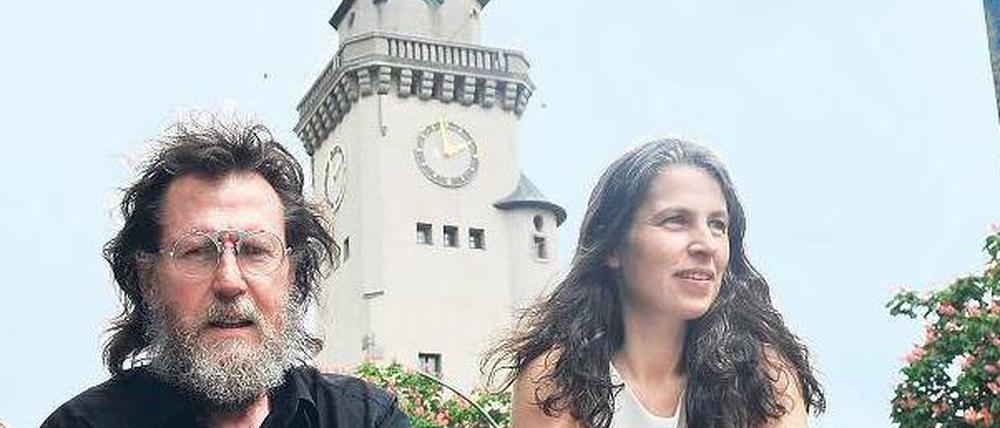 Turm im Nacken. Günther Vieth und Marion Kokott Karliczek haben mit dem 30 Meter hohen Wahrzeichen von Frohnau noch viel vor. Ursrünglich diente er als Wasserturm, später als Ausflusziel mit Ausguck, aber auch das ist schon wieder Jahre her. 