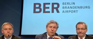 Der Flughafen BER wird erst später eröffnen als geplant. Auch wenn sie selbst nichts davon wussten - die politische Verantwortung tragen Wowereit und Platzeck.