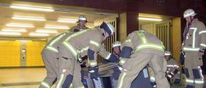 Gefloppter Diebstahl - hier wird der Geldautomat weg gebracht.