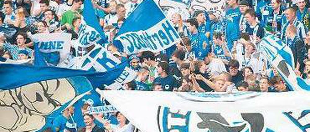 Nicht ausverkauft, aber voll. 68 041 Fans sahen Herthas Niederlage. Foto: dapd
