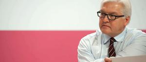 Zurechtgerückt. SPD-Fraktionschef Frank-Walter Steinmeier spürt Gegenwind. Kritiker sehen seinen Kurs gegenüber der Regierung als zu weich an. 