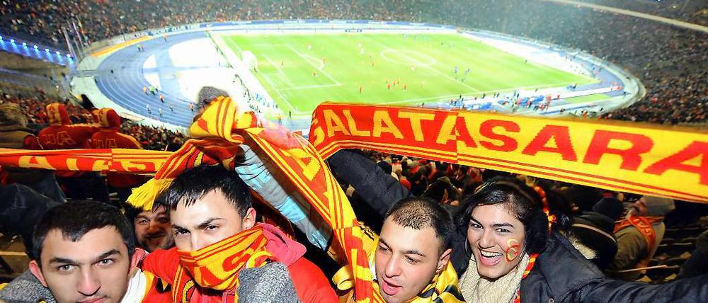 Im Dezember 2008 war das Olympiastadion fest in türkischer Hand. Damals spielt Galatasaray in Berlin gegen Hertha BSC - und hatte praktisch ein Heimspiel.
