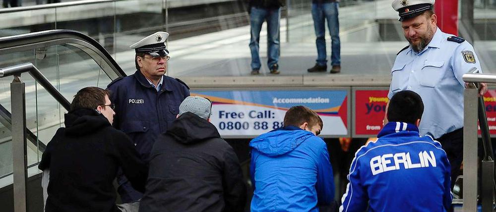 Einzelfälle. Die meisten Hertha-Fans entgingen einer Befragung durch die Polizei.