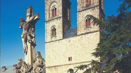 Kirche Sankt Mariä Verkündigung hat ein Chorgestühl aus polierter Eiche. Foto: p-a/dpa