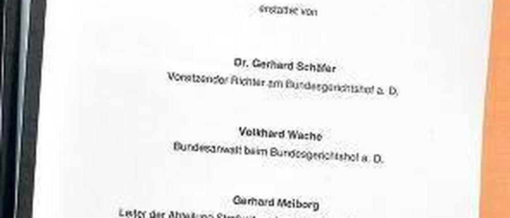 Ganz harmlos. Aus der mordenden Nazizelle ist im Erfurter Bericht schlicht ein „Zwickauer Trio“ geworden. Foto: Schutt/dpa