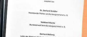Ganz harmlos. Aus der mordenden Nazizelle ist im Erfurter Bericht schlicht ein „Zwickauer Trio“ geworden. Foto: Schutt/dpa