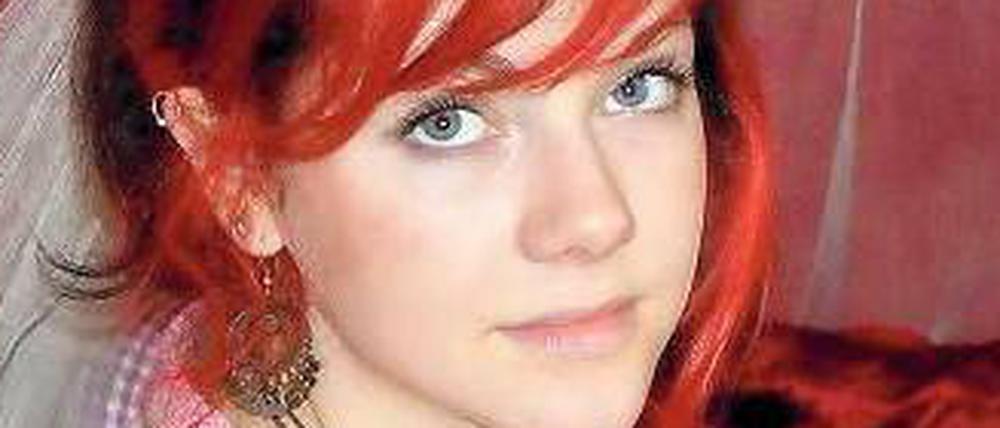 Rot und lebendig. Als Teenager war Constanze ein Trotzkopf und zoffte sich mit ihrer Mutter wegen Kleinigkeiten. Heute passt zwischen die beiden kein Blatt.