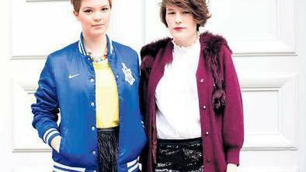 Taschenliebe. WEMAKETHECAKE heißt das Label von Inga Stichling (links) und Hanna Janzen. Sie verzieren Beutel mit Sprüchen wie "Der Teufel trägt Zara" und betreiben zudem ein Modeblog.