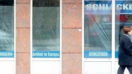 Aus und vorbei? 2.200 Märkte hatte das Unternehmen Ende März dichtgemacht. Auch der Fortbestand der restlichen 3200 Filialen ist noch nicht gesichert.