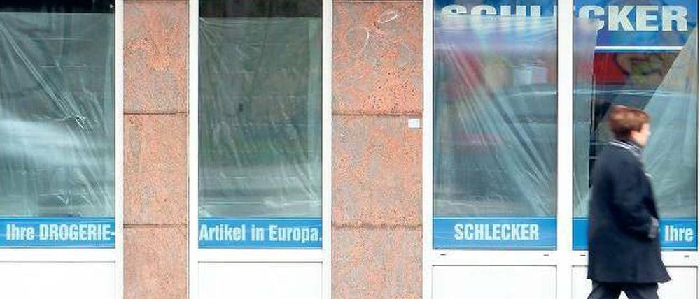 Aus und vorbei? 2.200 Märkte hatte das Unternehmen Ende März dichtgemacht. Auch der Fortbestand der restlichen 3200 Filialen ist noch nicht gesichert.