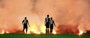 Der erste "Stein" wurde von den Hertha-Fans geworfen.