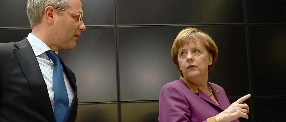 Angela Merkel gibt den Kurs vor: Norbert Röttgen ist nicht der erste Mann, der sich ihrem strikten Richtungsdiktat beugen musste.