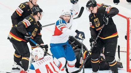 Untergang. Deutschland kassierte bei der Eishockey WM eine 4:12-Klatsche gegen Norwegen. Die besten deutschen Verteidiger waren erst gar nicht nach Skandinavien gereist.