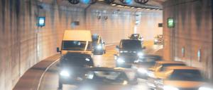 Mehr Licht. Neue Konzepte helfen Verkehrsteilnehmern in der Röhre. Foto: dapd