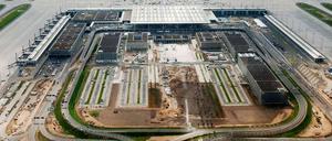 Der neue Berliner Großflughafen öffnet später und wird am Ende mindestens doppelt soviel gekostet haben wie ursprünglich geplant. Doch er ist bei weitem kein Einzelfall.