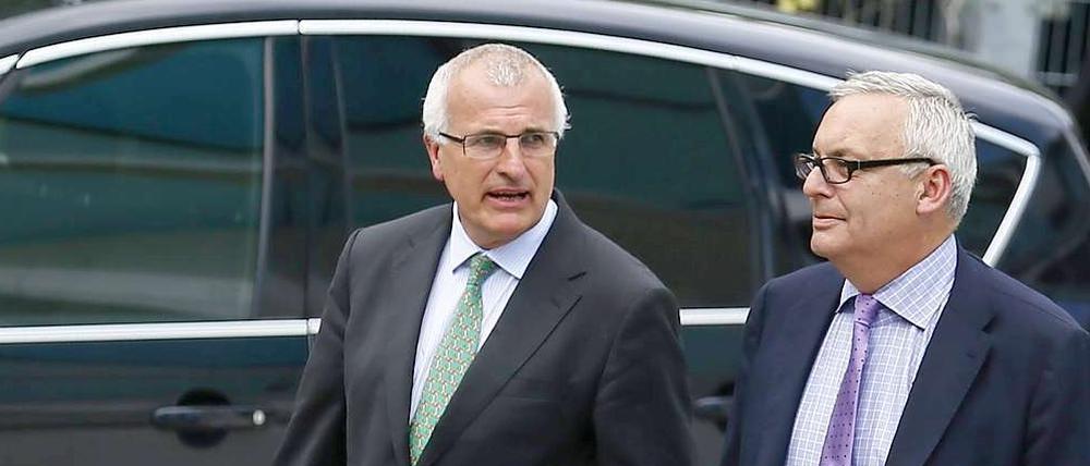 Herthas Einspruch gegen die Spielwertung wurde vom DFB-Sportgericht abgewiesen. Anwalt Christoph Schickardt (l., im Bild mit Präsident Werner Gegenbauer) kann das nicht verstehen und fragt: "Muss es erst Verletzte geben?"