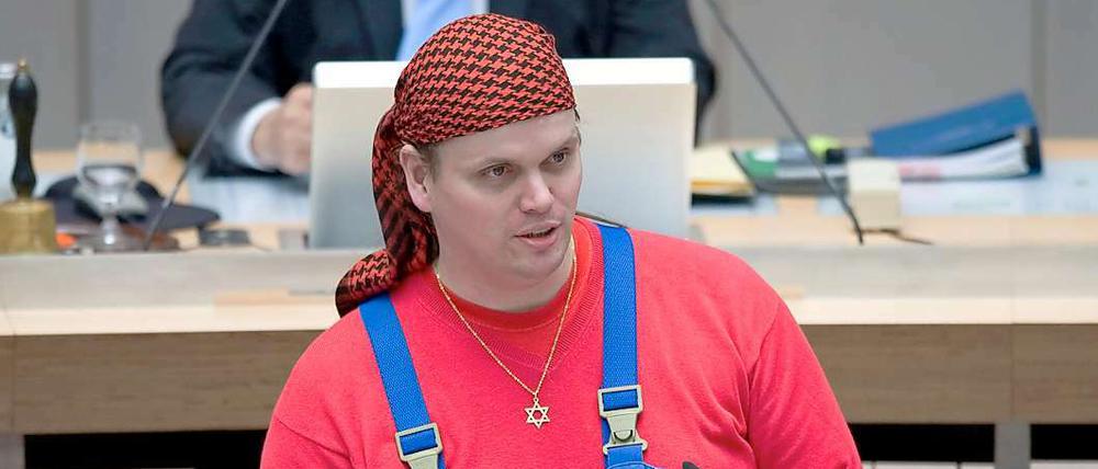 Der Pirat im Abgeordnetenhaus, Gerwald Claus-Brunner, hat sich für seine "Tittenbonus"-Äußerungen entschuldigt.