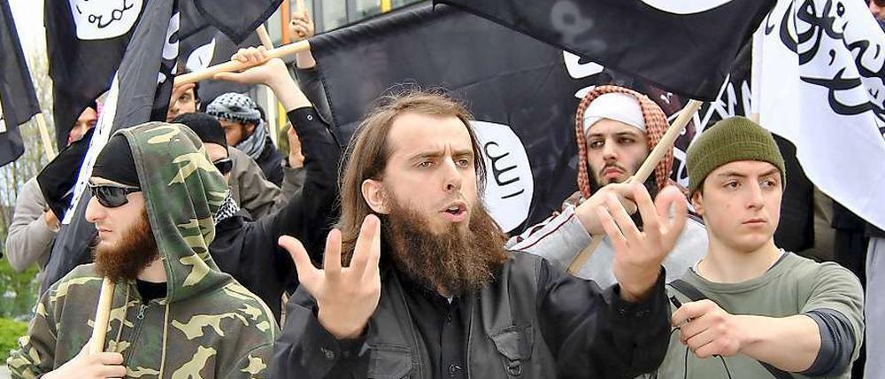 Islamisten protestieren regelmäßig gegen die islamfeindliche Gruppe Pro NRW – hier Anfang Mai in Solingen. 