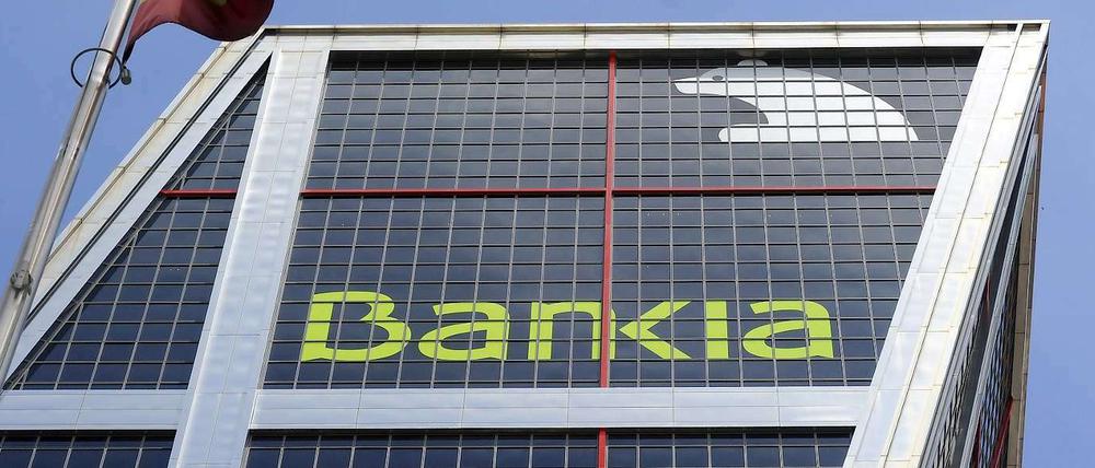 Sparkassen gelten gemeinhin als besonnen und verantwortungsvoll - bei der spanischen Bankia jedoch sorgte Gier für einen Beinahe-Bankrott.