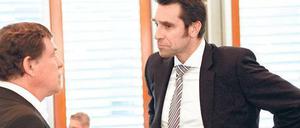 Das war’s! War’s das? Herthas Trainer Otto Rehhagel (links) im Dialog mit Manager Michael Preetz. 