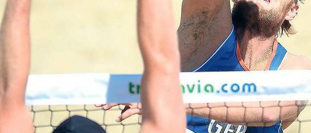 Defensivspezialist im Angriff. Julius Brink (r.) bewies im Finale Vielseitigkeit. Foto: nph