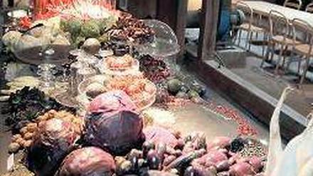 Bizarr, aber bestimmt lecker. Schaben im Glashaus und ein Indoor-Gemüsegarten.