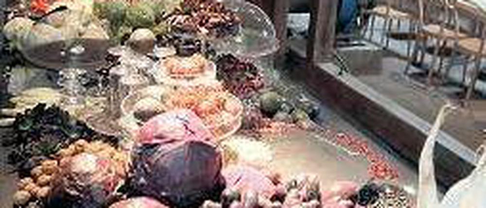 Bizarr, aber bestimmt lecker. Schaben im Glashaus und ein Indoor-Gemüsegarten.