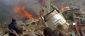 Ein voll besetztes Flugzeug ist in Lagos abgestürzt.