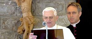 Den deutsche Privatsekretär des Papstes, Georg Gänswein, wird in einem Brief als einer der "wahren Verantwortlichen für den Skandal“ denunziert.