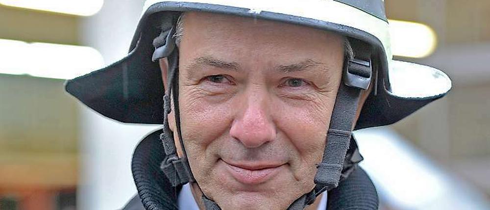 Klaus Wowereit, hier bei einem Besuch bei der Feuerwache Schöneberg.