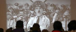 Nur im Film eine gewisse Ähnlichkeit: Charlie Chaplin spielt den großen Diktator.
