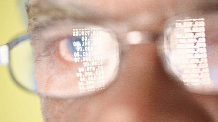 Virtueller Krieg: Hacker und Viren können potenziell ganze Staaten lahmlegen. Foto: Alexander Guth/Keystone