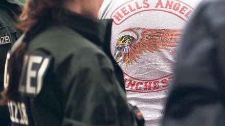 Schneller Zugriff. Der Einsatz gegen die Hells Angels in Reinickendorf – ihnen werden Gewalttaten, Waffendelikte und Verstoß gegen das Betäubungsmittelgesetz vorgeworfen – war der vorläufige Höhepunkt. Die Polizei geht gezielt gegen Rocker vor.