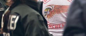 Schneller Zugriff. Der Einsatz gegen die Hells Angels in Reinickendorf – ihnen werden Gewalttaten, Waffendelikte und Verstoß gegen das Betäubungsmittelgesetz vorgeworfen – war der vorläufige Höhepunkt. Die Polizei geht gezielt gegen Rocker vor.