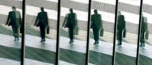 Ohne Profil. Wenn der Chef keine Lust hat, überträgt sich aufs ganze Team. Führungskräfte sollten für ihre Mitarbeiter greifbar sein. Foto: dpa