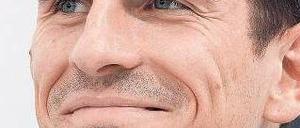 Durchaus fröhlich. Mario Gomez bei der Pressekonefernz der deutschen Mannschaft am Montag.