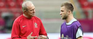 Kein Raum für Fehler. Polens Coach Franciszek Smuda, hier mit Mittelfeldspieler Jakub Blaszczykowski, darf sich gegen Griechenland keinen Fehlstart ins EM-Turnier erlauben.
