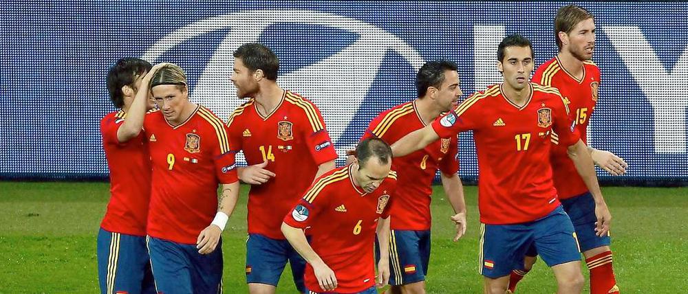 Abklatschen. Irland war für Spanien im zweiten EM-Spiel kein Prüfstein.